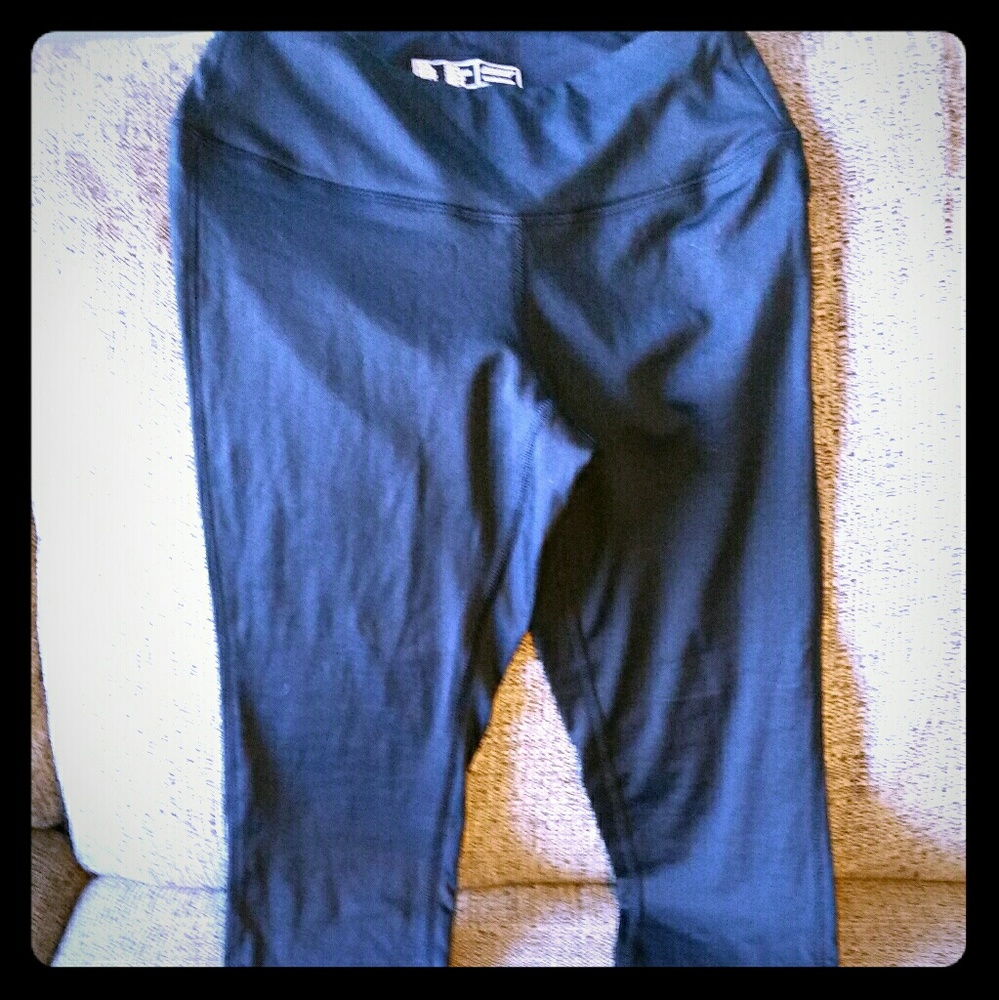 CUTE! XS black new balance dry leggings